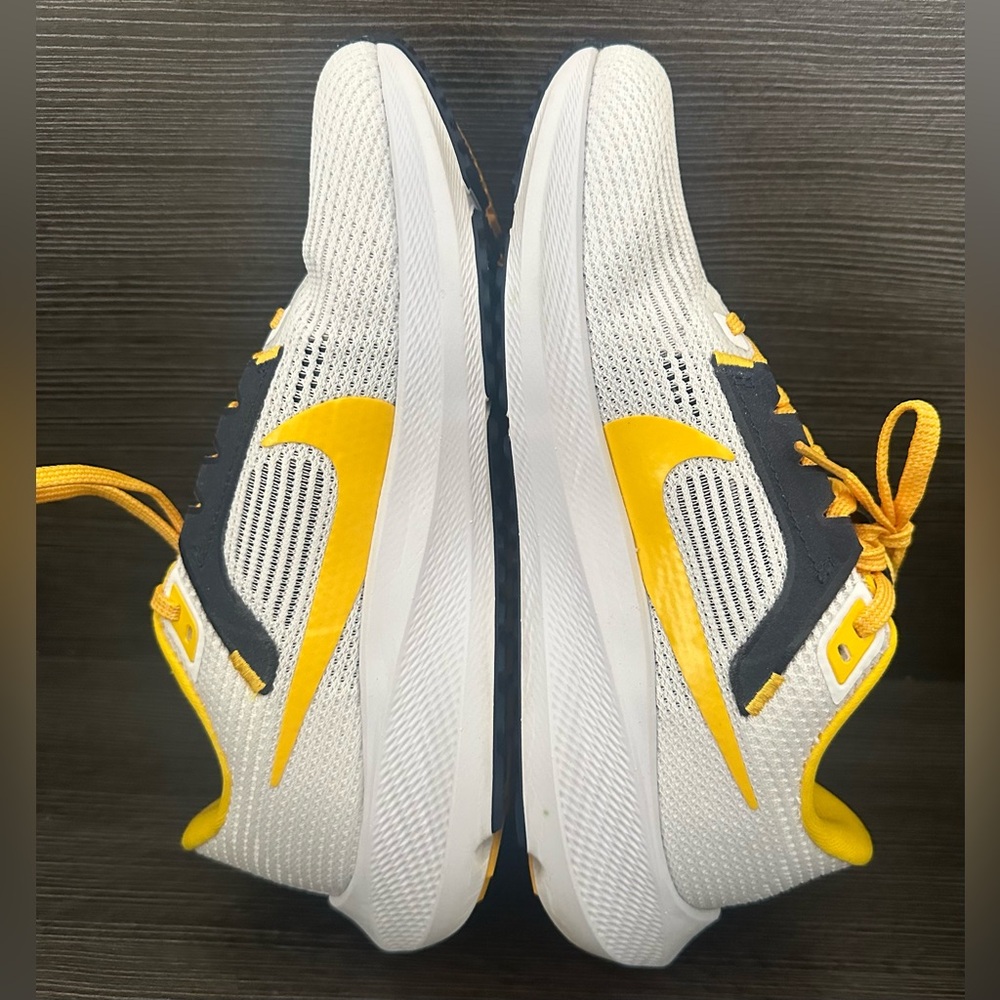 💙Nike Air Zoom Pegasus 40 "Michigan" Running Shoes Size 6.5 W or Men's Size 5💛 - Picture 11 of 14